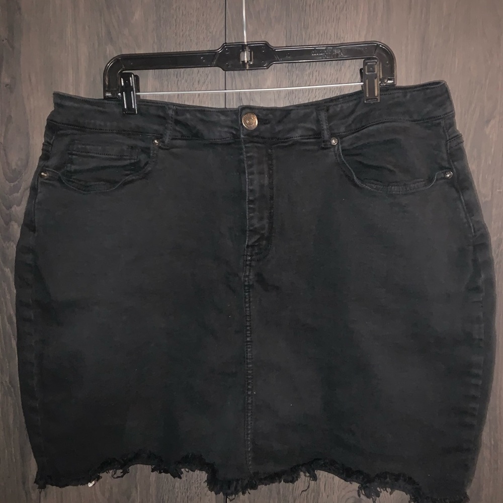 BLACK JEAN SKIRT